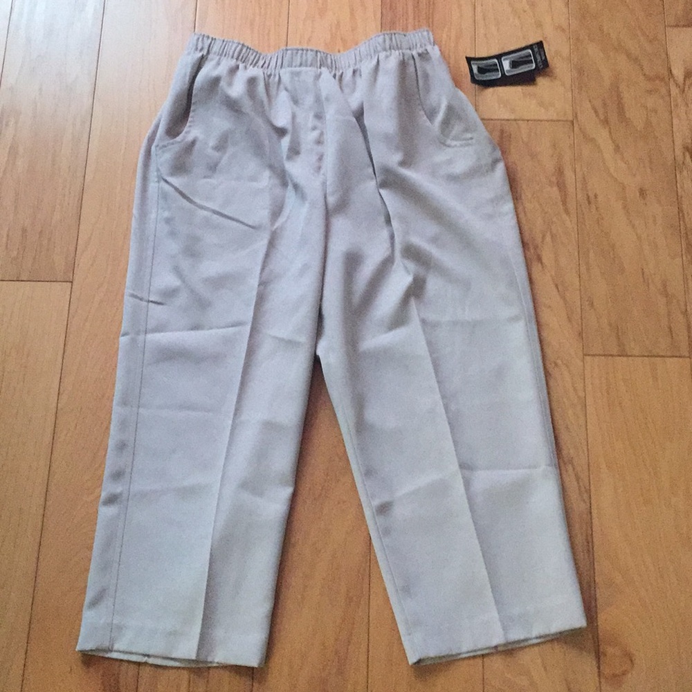 NWT Kim Rogers Capris size 10